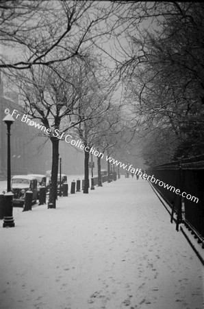 ST STEPHEN'S GREEN SNOW